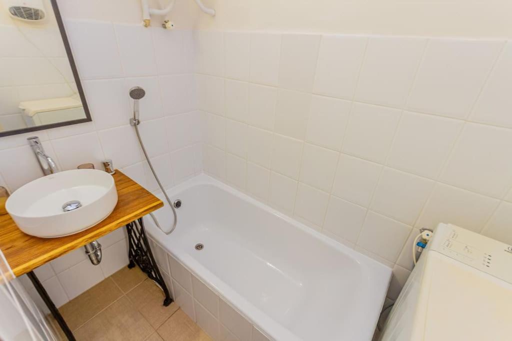 Perl Apartment- Air Conditioned, Cozy Near Varosliget Apartment *
